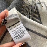 muffler cashmere 頸巾 (Casaque Lettres au Carre 方塊字母騎裝) Gris