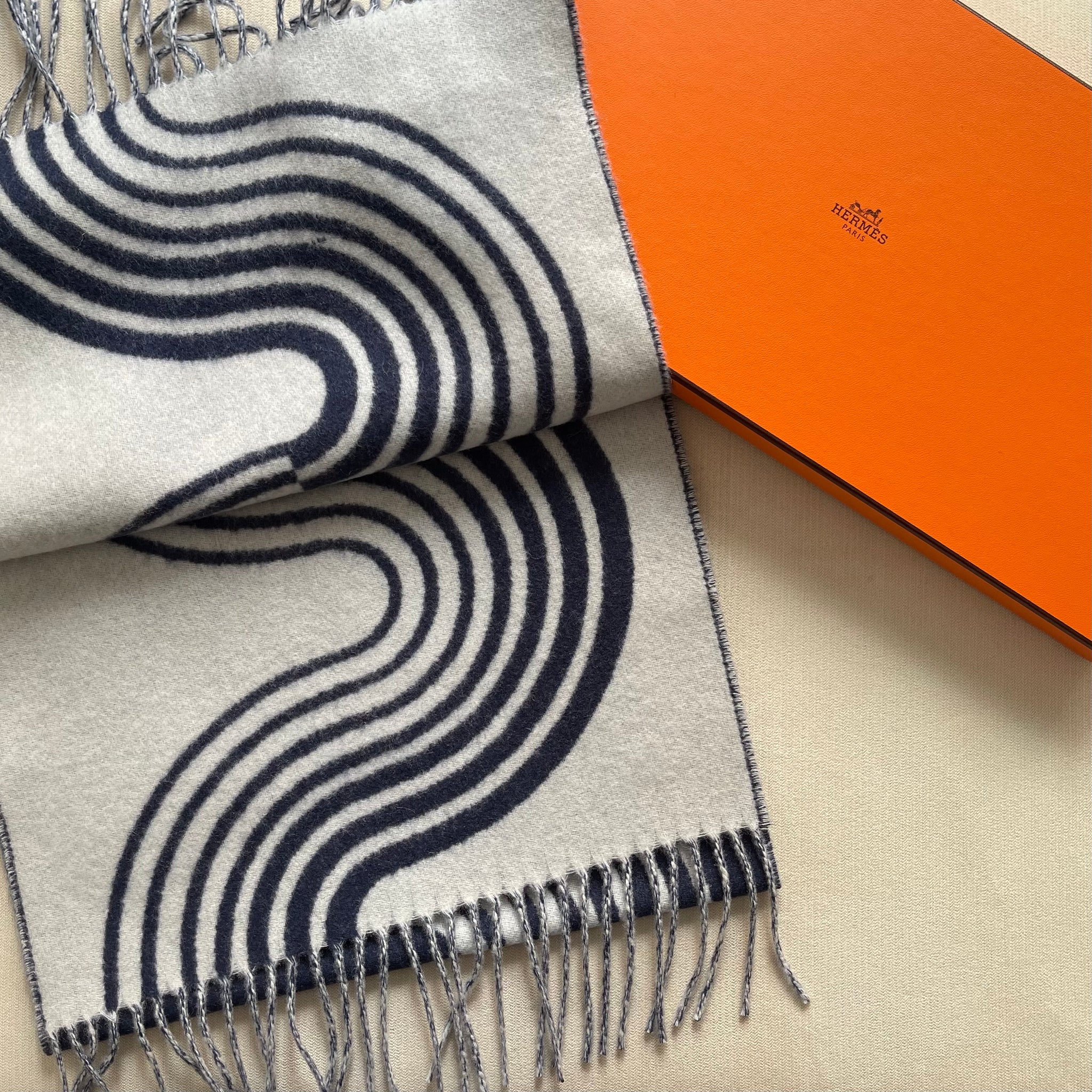 muffler cashmere 頸巾(Casaque Vague) Marine – J2754 Trading