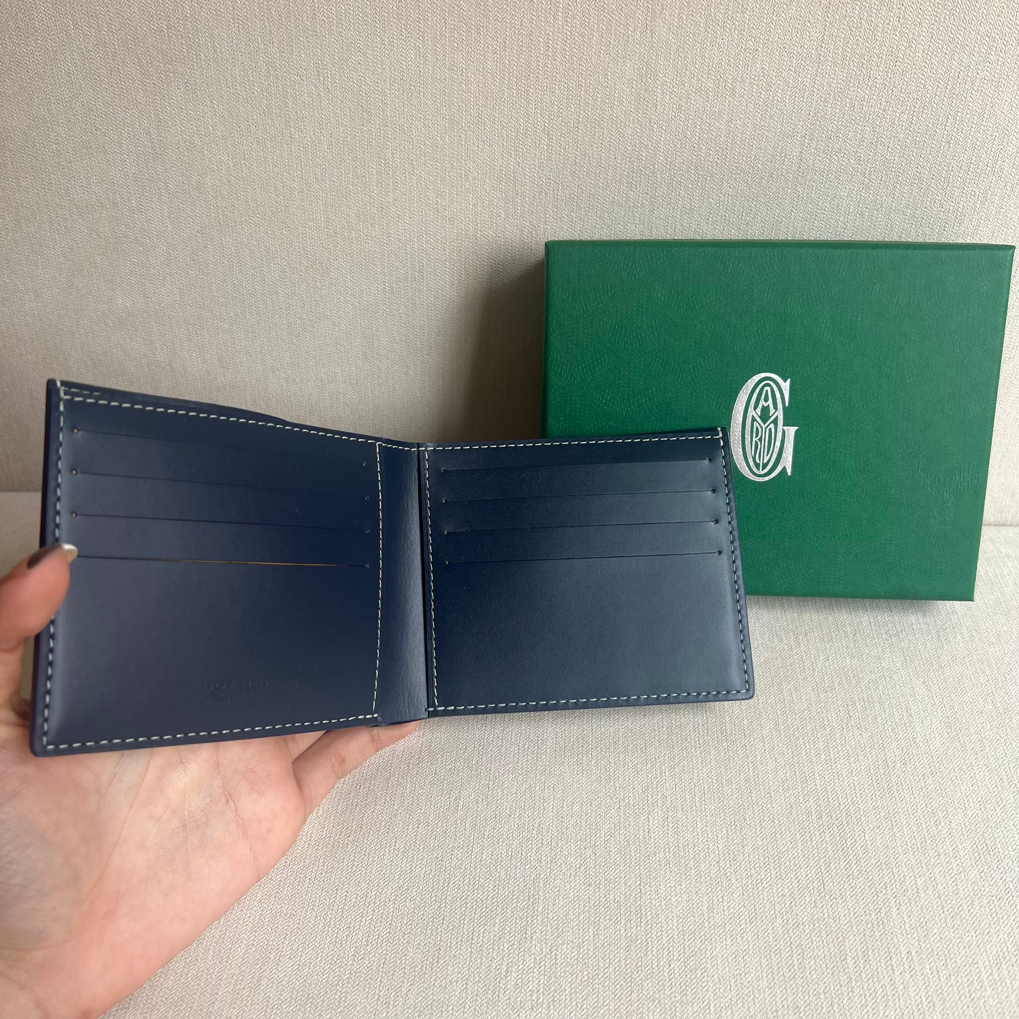 Victoire 8C wallet Black – J2754 Trading Limited